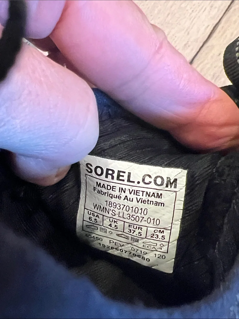 Sorel Women’s Black Slip-On Athletic Sneakers 6.5